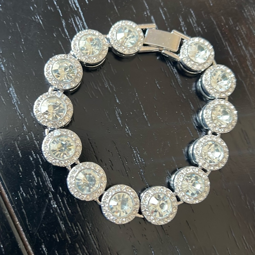 Elegant rhinestone bracelet-NWT